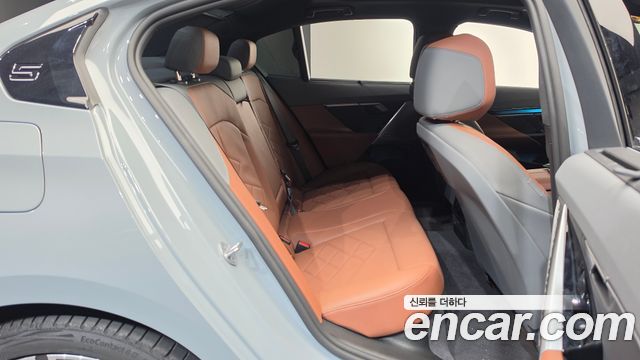BMW 5-Series 2025 — photo 12