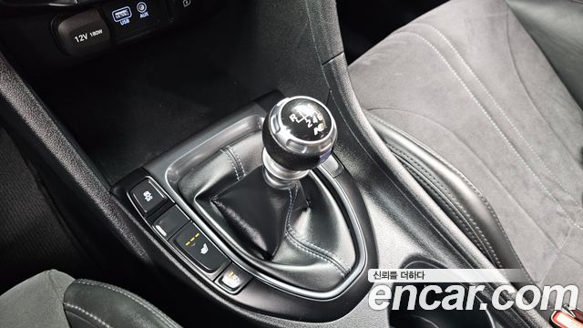 Hyundai Veloster 2019 — photo 12