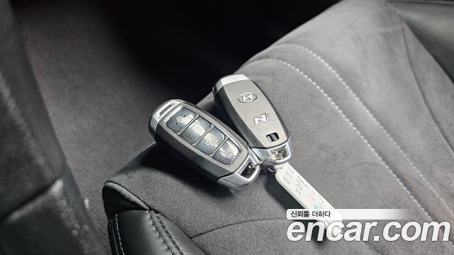 Hyundai Veloster 2019 — photo 22