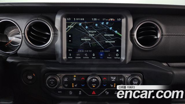 Jeep Wrangler 2021 — photo 14
