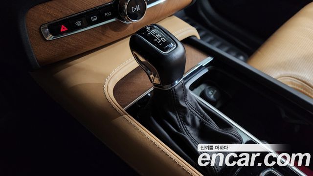 Volvo XC90 2019 — photo 9
