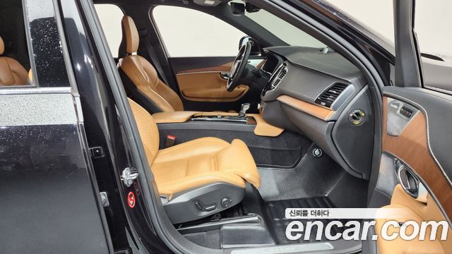 Volvo XC90 2019 — photo 11