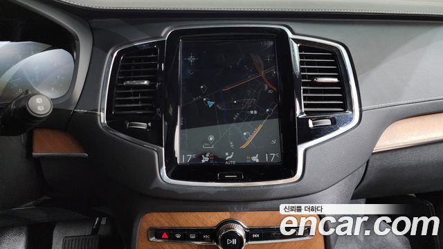 Volvo XC90 2019 — photo 14