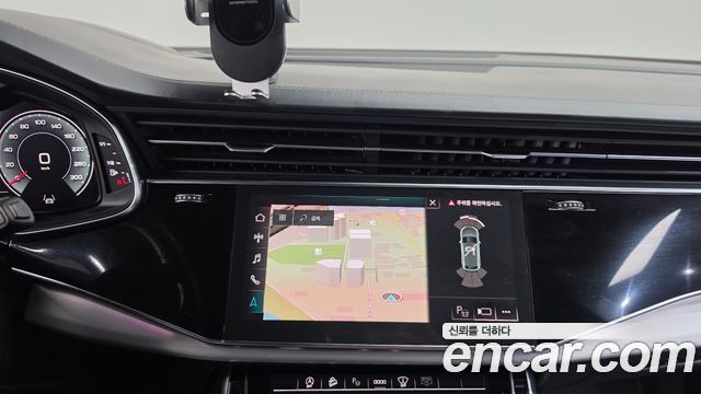 Audi Q8 2021 — photo 14