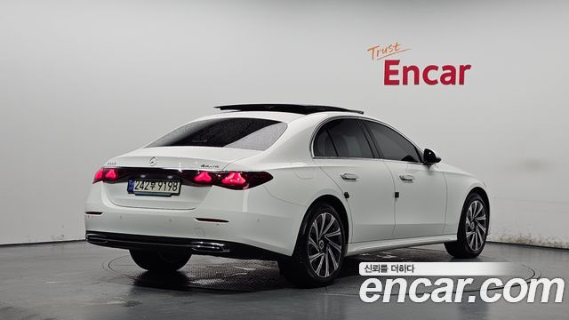Mercedes-Benz E-Class 2024 — photo 2