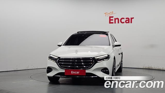 Mercedes-Benz E-Class 2024 — photo 3