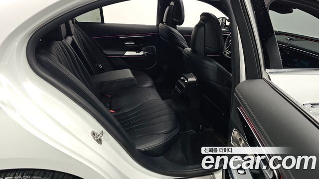 Mercedes-Benz E-Class 2024 — photo 17