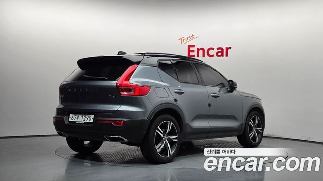 Volvo XC40 2019 — photo 2