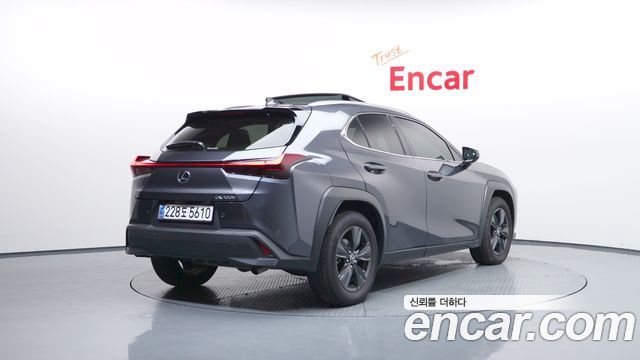 Lexus UX 2026 — photo 2
