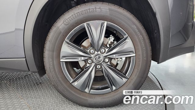 Lexus UX 2026 — photo 7