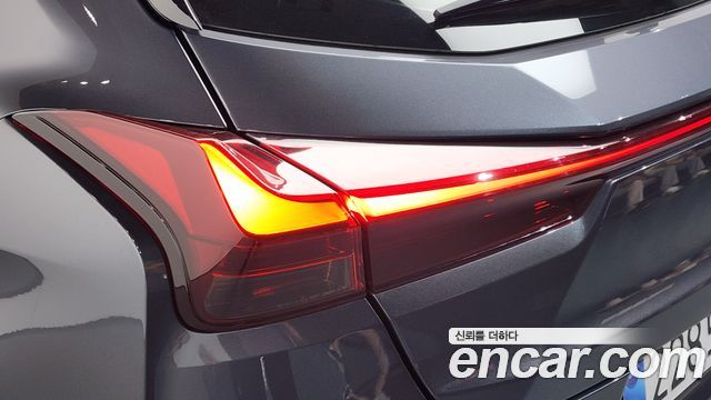 Lexus UX 2026 — photo 9