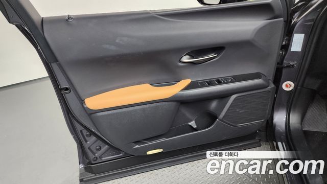 Lexus UX 2026 — photo 14
