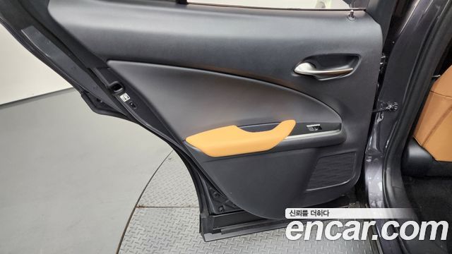 Lexus UX 2026 — photo 15