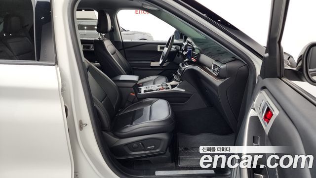 Ford Explorer 2022 — photo 11