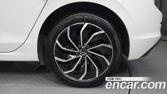 Volkswagen Golf 2024 — photo 7