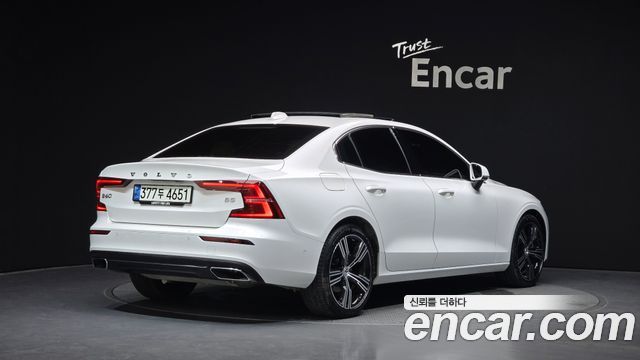 Volvo S60 2021 — photo 2