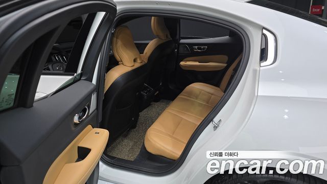 Volvo S60 2021 — photo 11