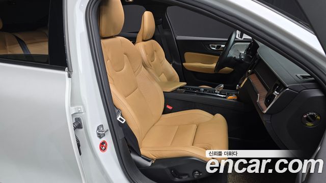 Volvo S60 2021 — photo 12
