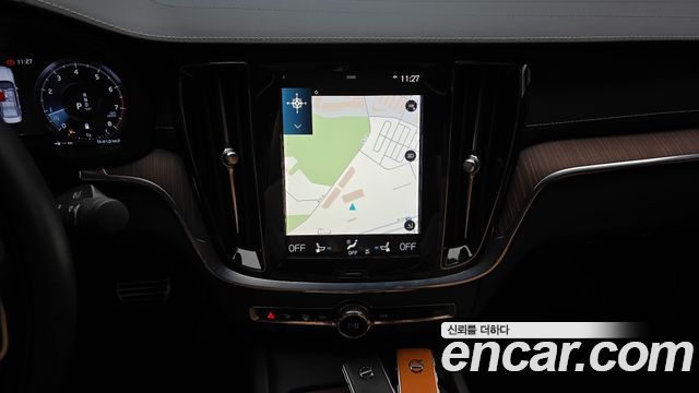 Volvo S60 2021 — photo 19