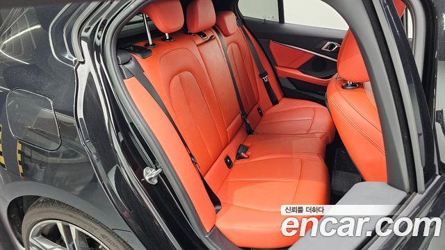 BMW 1-Series 2022 — photo 17