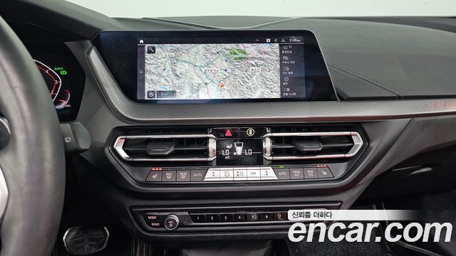 BMW 1-Series 2022 — photo 18