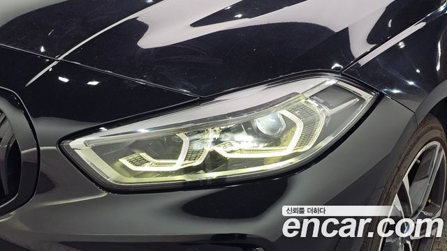 BMW 1-Series 2022 — photo 8