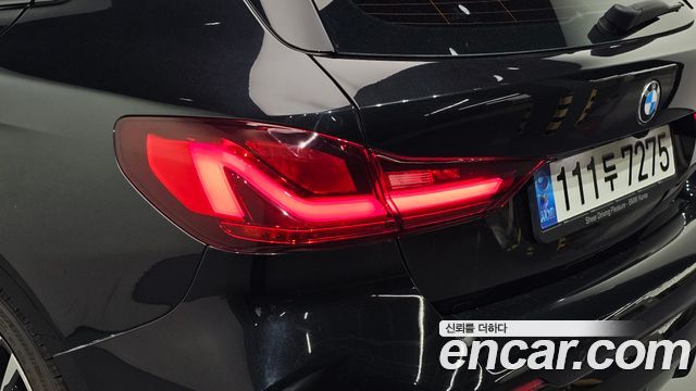 BMW 1-Series 2022 — photo 9