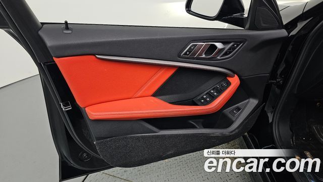 BMW 1-Series 2022 — photo 14