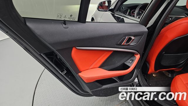 BMW 1-Series 2022 — photo 15