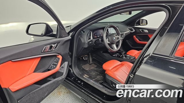 BMW 1-Series 2022 — photo 16