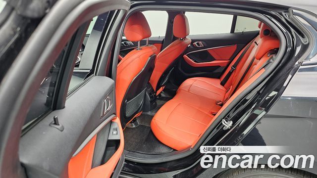 BMW 1-Series 2022 — photo 27