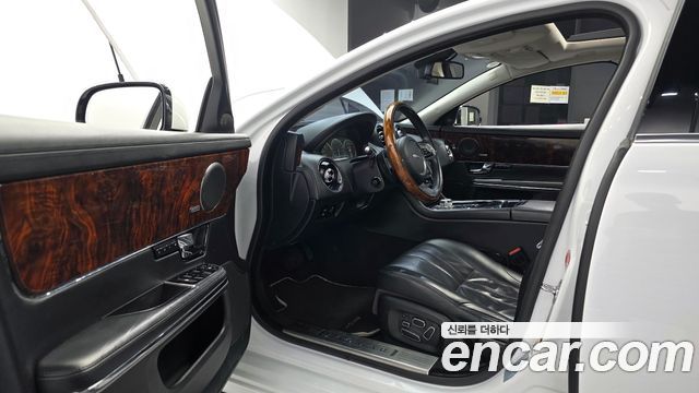 Jaguar XJ 2013 — photo 10