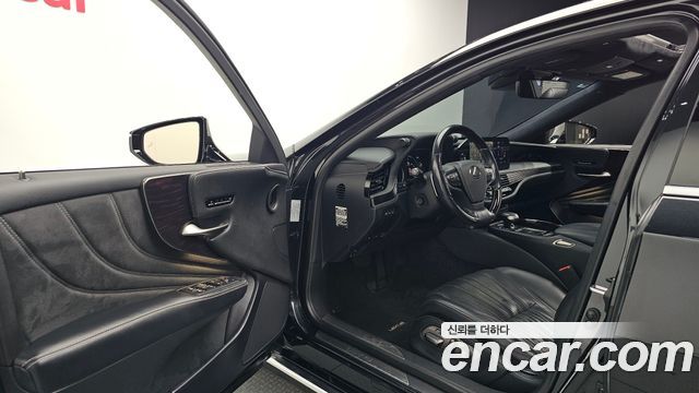 Lexus LS 2021 — photo 10