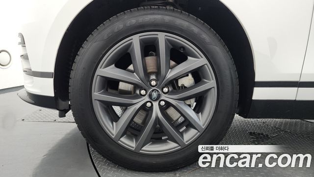 Land Rover Range Rover Velar 2025 — photo 5