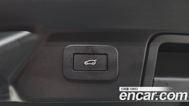 Land Rover Range Rover Velar 2025 — photo 25