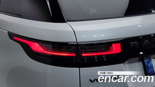 Land Rover Range Rover Velar 2025 — photo 9