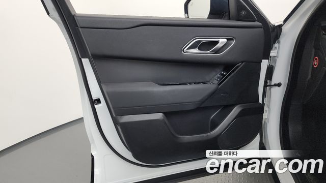 Land Rover Range Rover Velar 2025 — photo 14
