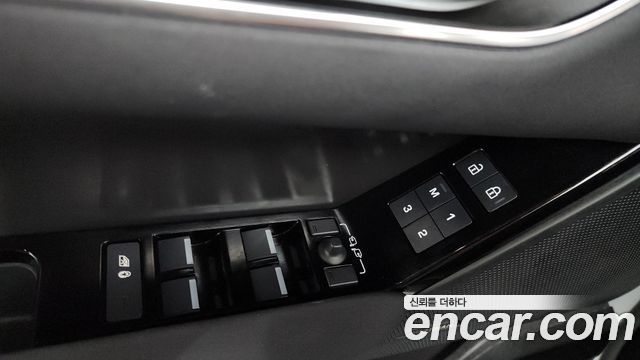 Land Rover Range Rover Velar 2025 — photo 28