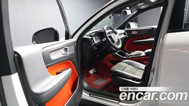 Volvo XC40 2019 — photo 13