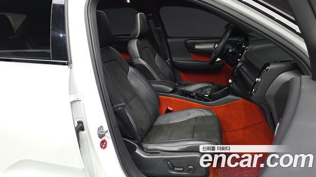 Volvo XC40 2019 — photo 17