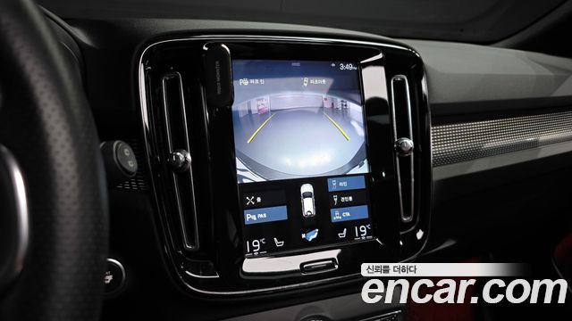 Volvo XC40 2019 — photo 21