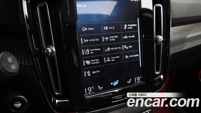 Volvo XC40 2019 — photo 22