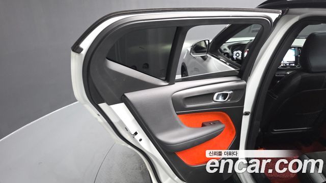 Volvo XC40 2019 — photo 15