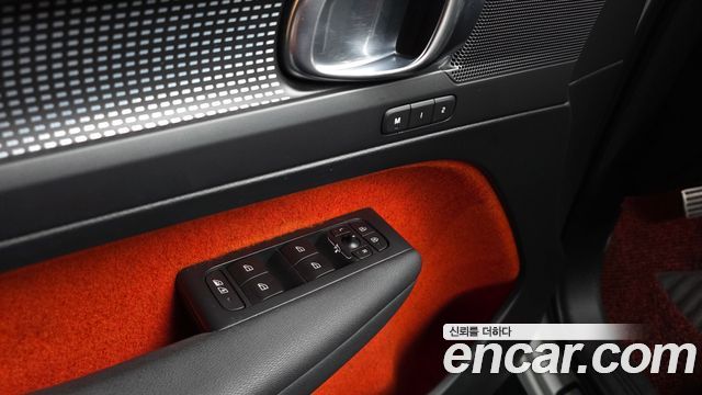 Volvo XC40 2019 — photo 27