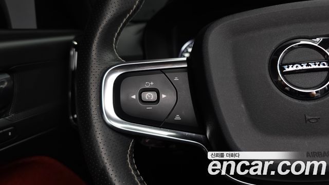 Volvo XC40 2019 — photo 31