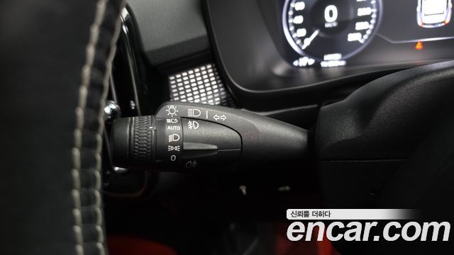 Volvo XC40 2019 — photo 36