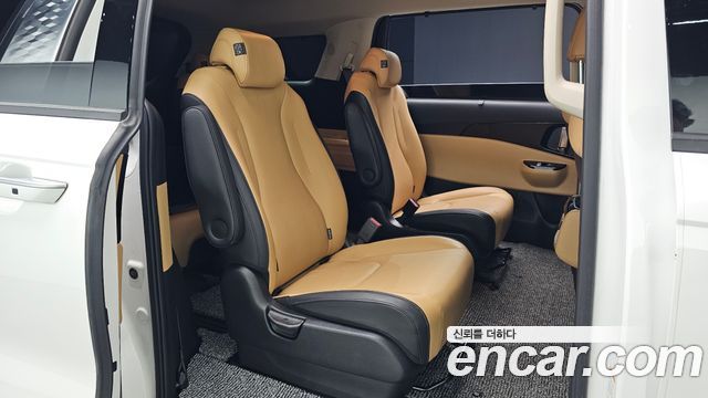 Kia Canival 2021 — photo 17