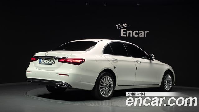 Mercedes-Benz E-Class 2023 — photo 2