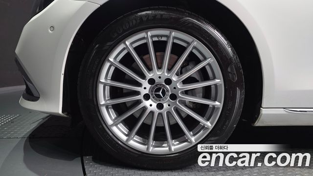 Mercedes-Benz E-Class 2023 — photo 5