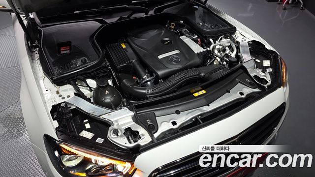 Mercedes-Benz E-Class 2023 — photo 6